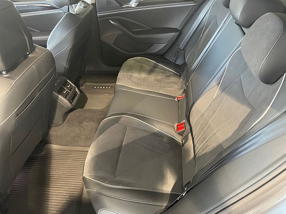Volkswagen Passat 13 of 15
