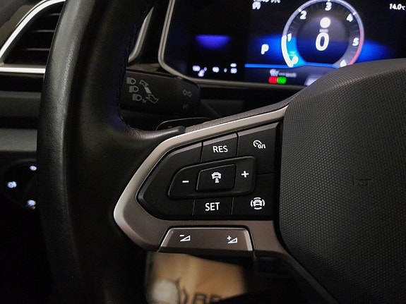 Volkswagen T-Roc 12 of 15