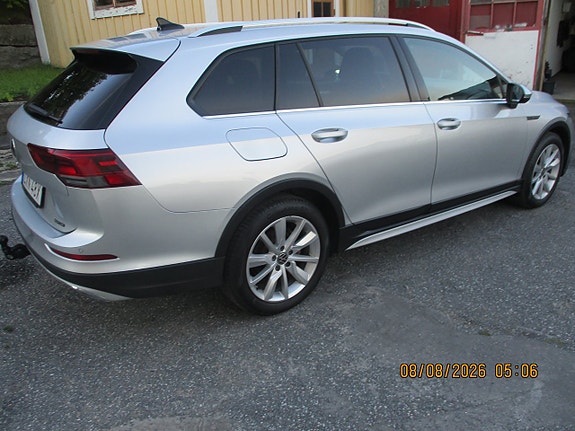 Volkswagen Golf Alltrack 2 of 12