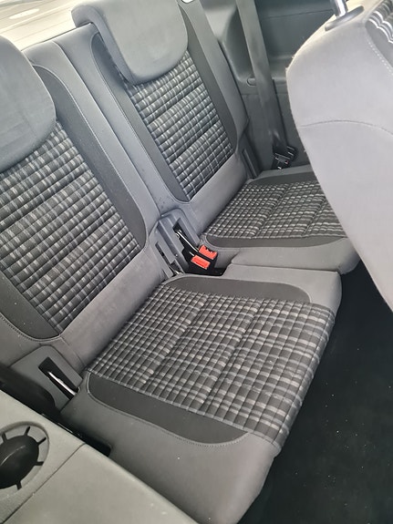 Volkswagen Touran Cross 7 of 9