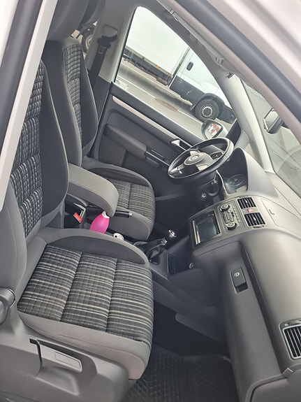Volkswagen Touran Cross 5 of 9