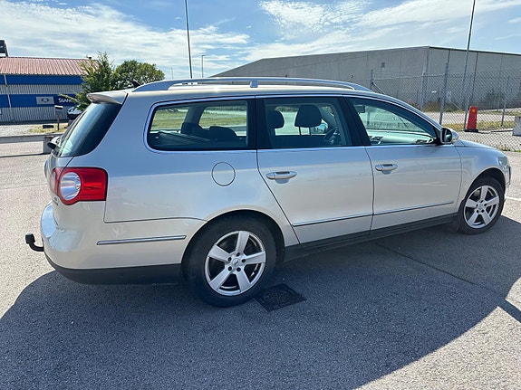 Volkswagen Passat 3 of 8