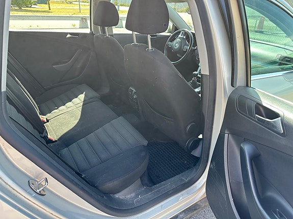 Volkswagen Passat 5 of 8