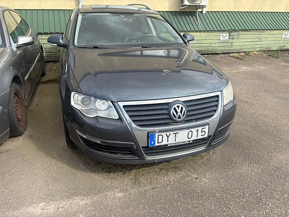 Volkswagen Passat 2 of 4