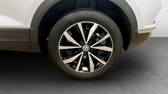Volkswagen T-Roc 6 of 12