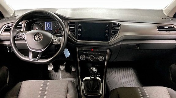 Volkswagen T-Roc 10 of 12