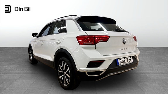Volkswagen T-Roc 3 of 12