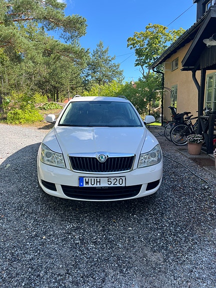 Skoda Octavia 2 of 7