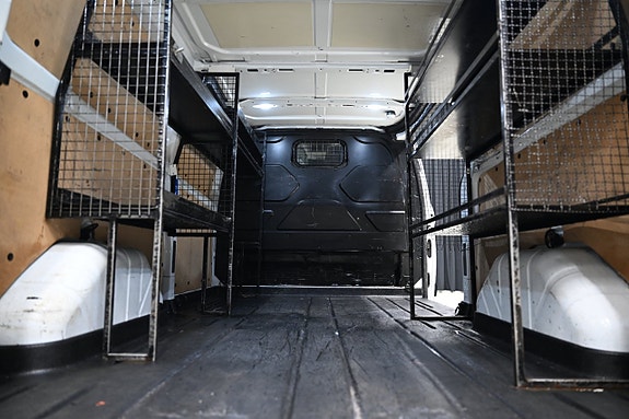 Ford Transit Custom 8 of 28