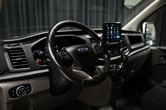 Ford Transit Custom 11 of 28