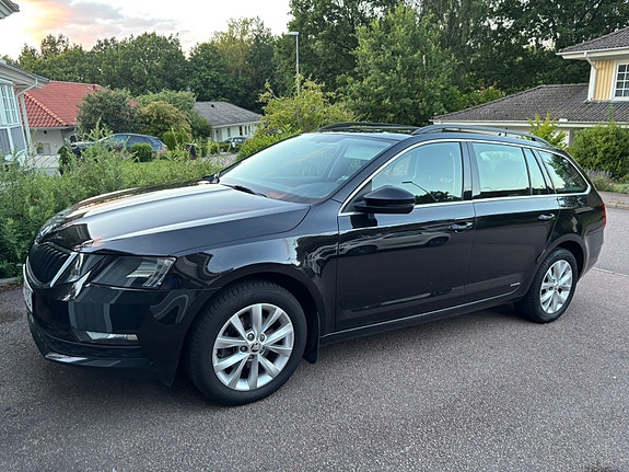 Skoda Octavia 2 of 5
