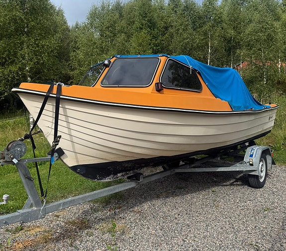 Uttern 495 med 30hk Yamaha och nybesiktad trailer 2 of 6