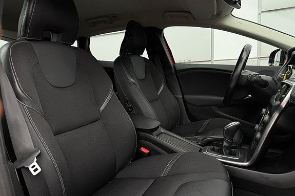 Volvo V40 12 of 30
