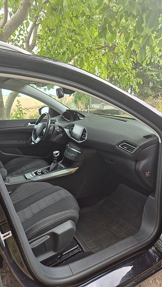 Peugeot 308 SW 9 of 9