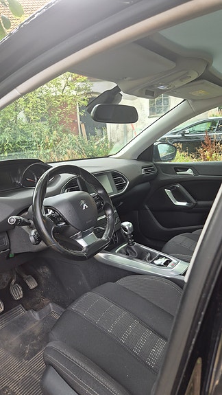 Peugeot 308 SW 7 of 9