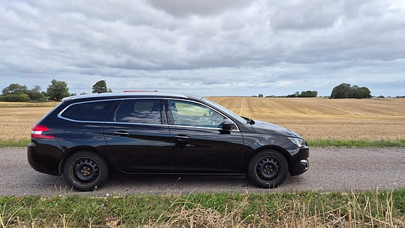 Peugeot 308 SW 5 of 9