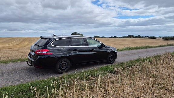 Peugeot 308 SW 4 of 9