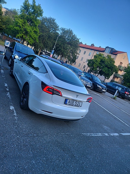 Tesla Model 3 3 of 4
