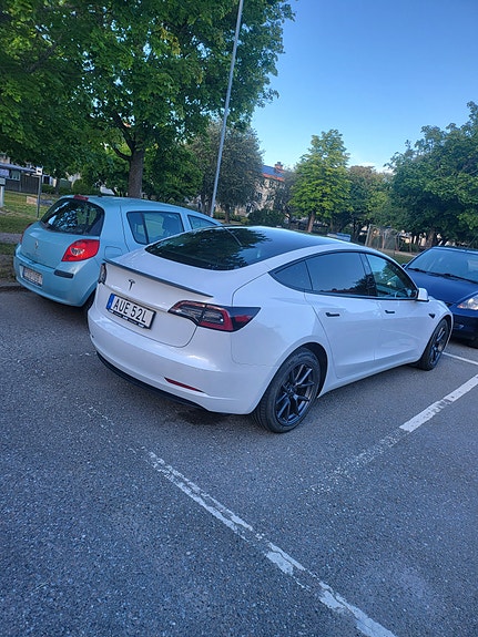 Tesla Model 3 4 of 4