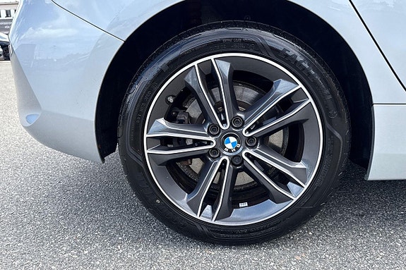 BMW 120i 9 of 23