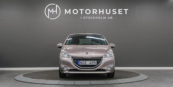 Peugeot 208 2 of 18