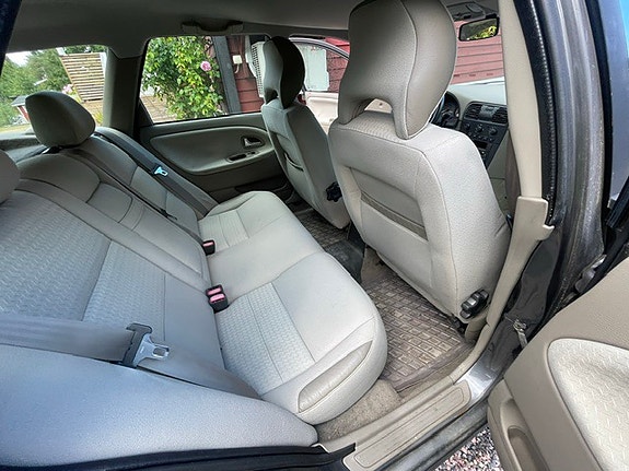 Volvo V40 7 of 12