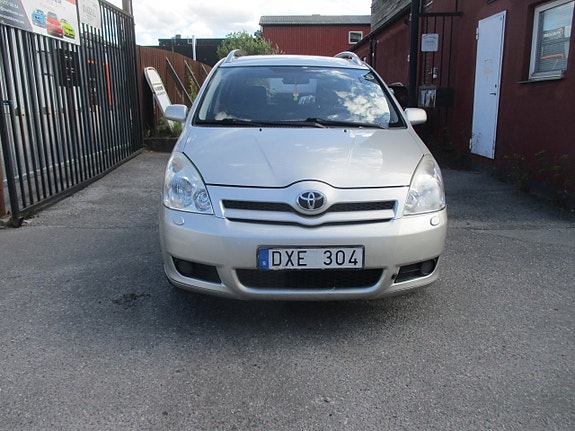 Toyota Corolla Verso 3 of 13