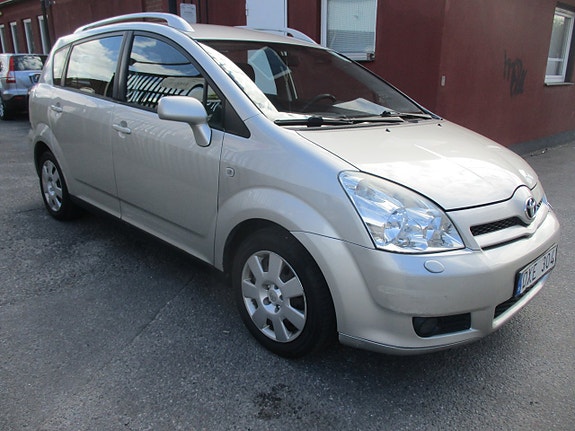 Toyota Corolla Verso 2 of 13