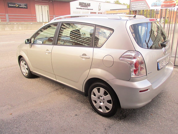 Toyota Corolla Verso 4 of 13
