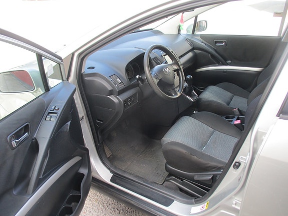Toyota Corolla Verso 11 of 13