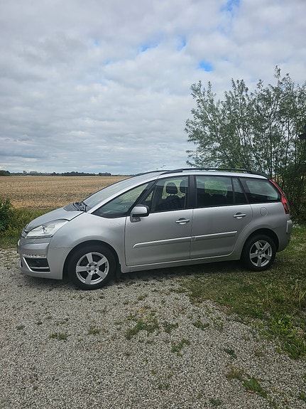 Citroen Grand C4 Picasso 2 of 5