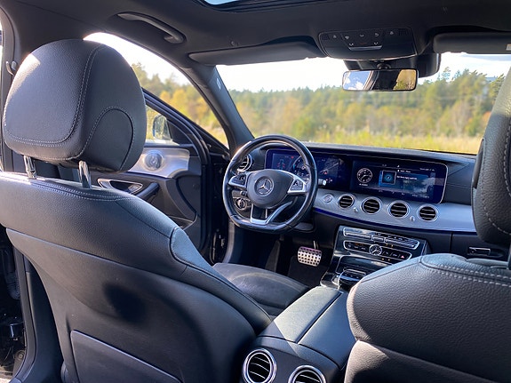 Mercedes-Benz E220 3 of 8