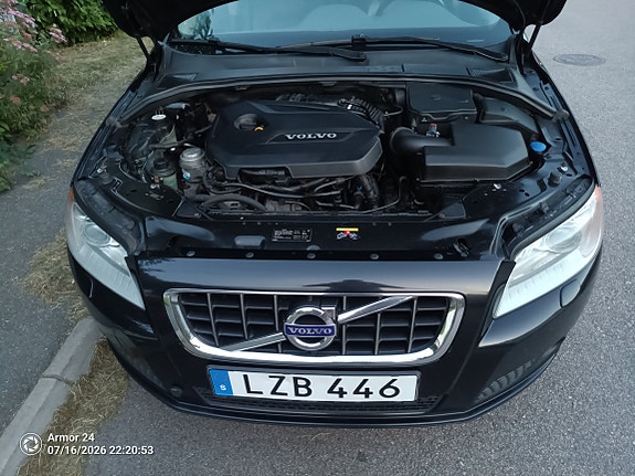 Volvo V70 2 of 10