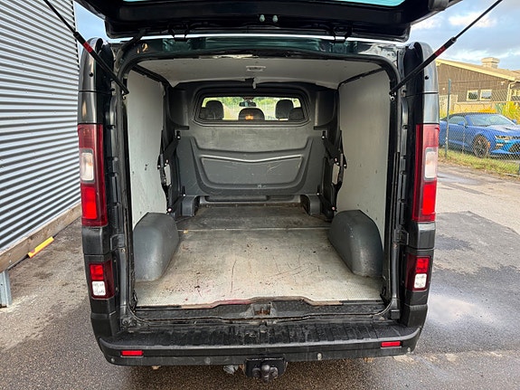 Renault Trafic 8 of 9