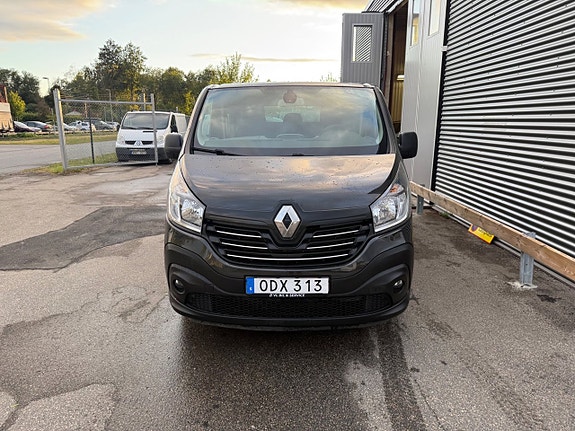 Renault Trafic 2 of 9