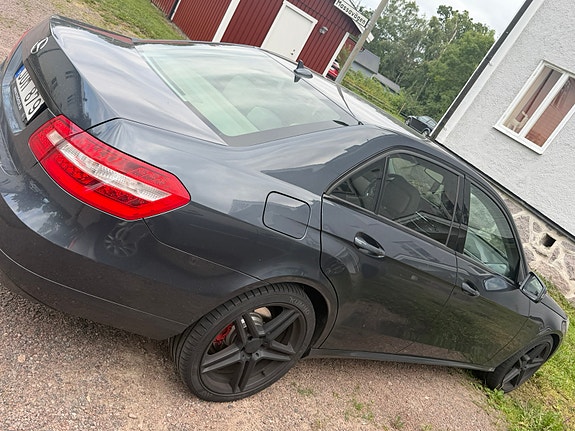 Mercedes-Benz E250 4 of 6