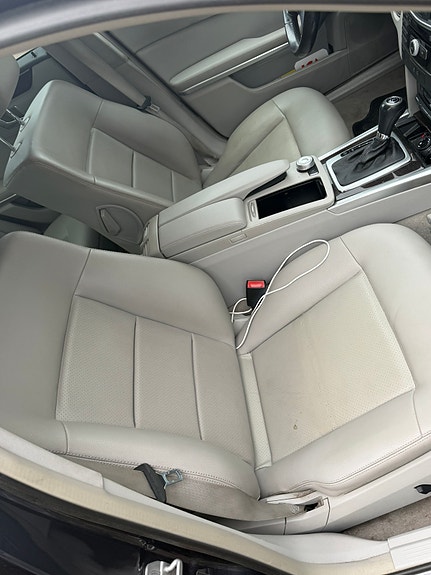 Mercedes-Benz E250 5 of 6