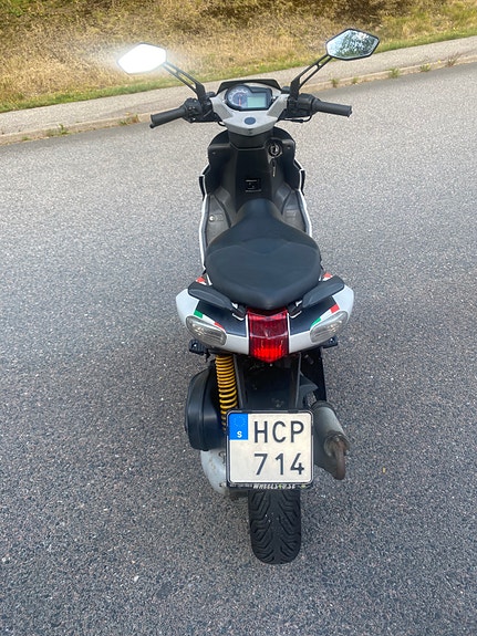 Aprilia Sr50R 2 of 5