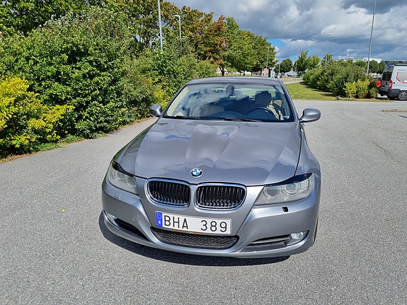 BMW 320d 2 of 5