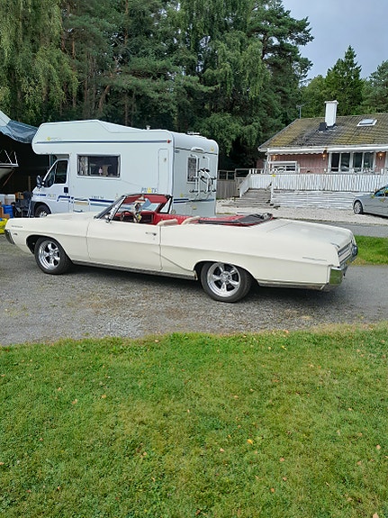Pontiac Parisienne 2 of 6