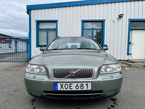 Volvo V70 2 of 13