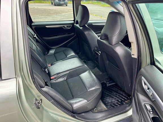 Volvo V70 7 of 13