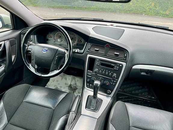 Volvo V70 8 of 13
