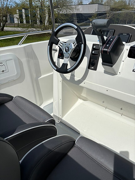 AMT 185 R 2019 – Suzuki DF80A – ca 70 timmar – Trailer ingår 4 of 7