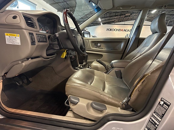Volvo XC70 7 of 11