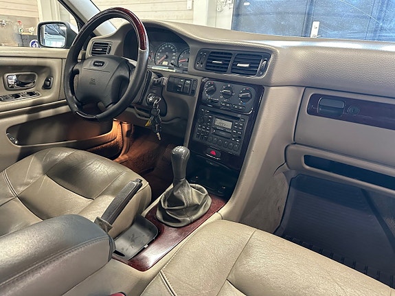 Volvo XC70 10 of 11