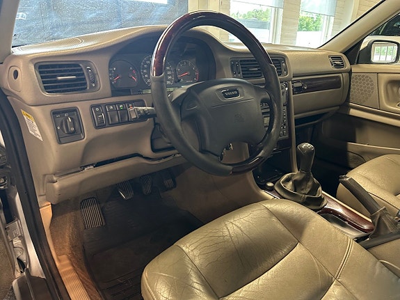 Volvo XC70 8 of 11
