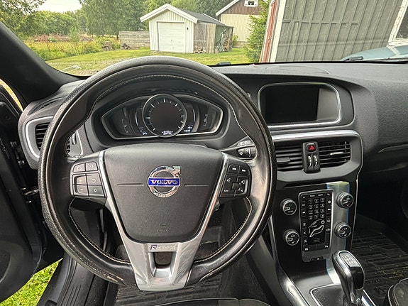 Volvo V40 3 of 8