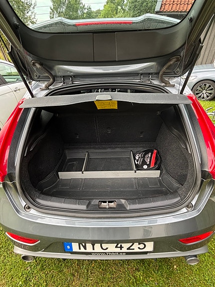 Volvo V40 6 of 8