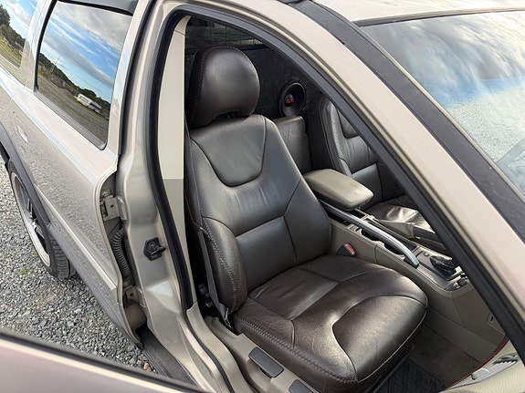 Volvo XC70 18 of 30